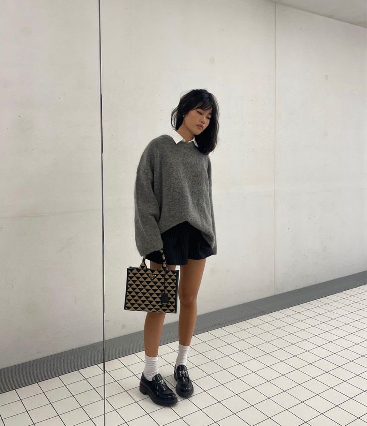 Platform Loafers Outfit Street Styles, Tokyo Winter Outfit, Prada Loafers Outfit, Platform Loafers Outfit, Loafer Outfits Women, Tokyo Outfits, Loafers For Women Outfit, Loafers Outfit, Super Rich