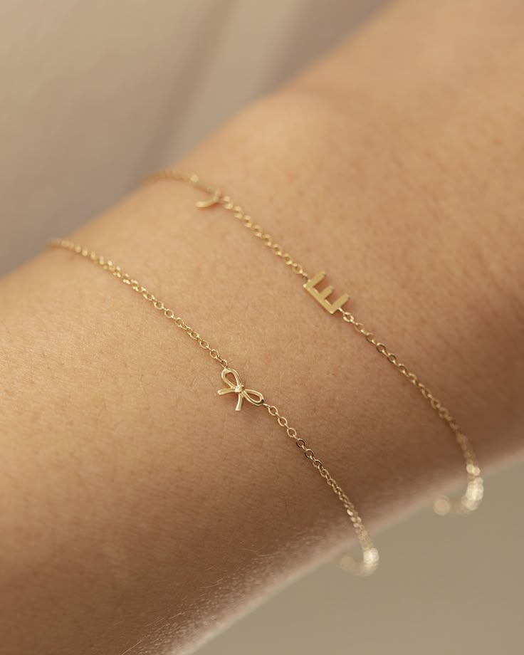 This 14k gold bracelet features a delicate bow, making it ideal for everyday wear. Its petite design is perfect for making a subtle statement. * 14k Yellow Gold * Bow measures approx. 6mm * Same Style Necklace: https://www.etsy.com/listing/1611306083/14k-gold-dainty-bow-necklace-tiny-bow?click_key=9dd688161579bb004abb4ef357dff8734744d24e%3A1611306083&click_sum=7aed8dbc&ref=shop_home_active_3&frs=1&sts=1 ■ SHIPPING UPGRADES You can find shipping upgrades options in the drop bar menu when you chec Minimalist Accessories Jewellery, Delicate Gold Bracelet, Gold Minimalist Jewelry, Preppy Jewelry, Pretty Jewelry Necklaces, Cute Bracelet, Tiny Bow, Mini Bow, Bow Bracelet