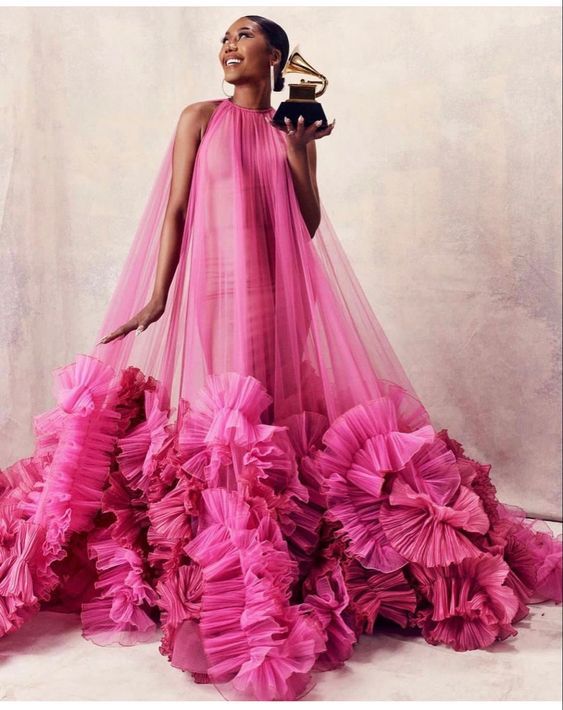 Stunning Fuchsia A-line Long Tulle Prom Dresses With Ruffle Trimmed Bottom Modest African Formal Lavender Maxi Dress, Cloak Dress, Ellie Saab, Haute Couture Dresses, Formal Party Dress, Fashion Project, Tulle Prom Dress, Glam Dresses, Formal Party