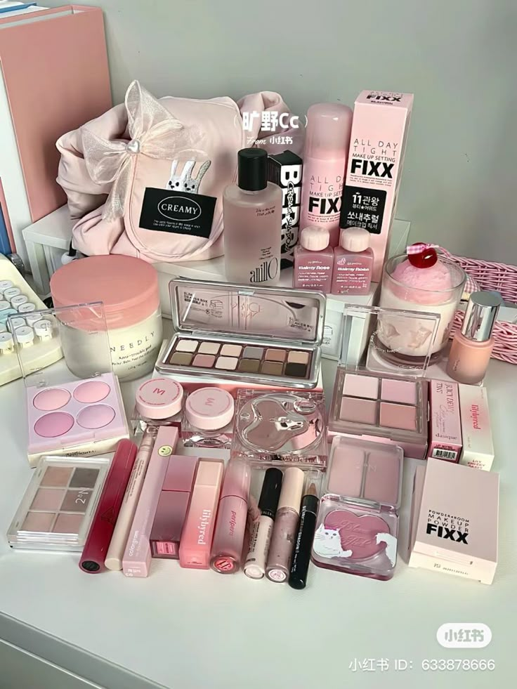 Chinese Makeup, Makeup Package, Fancy Makeup, Korean Cosmetics, Pink Makeup, Makeup Items, Makeup Pictures, Powder Makeup, Gorgeous Makeup