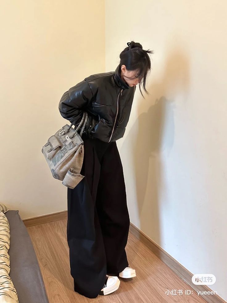 Black Zip Up Jacket Outfit Aesthetic, Korean Outfit Street Styles, Japan Outfit, Fashion Aesthetics, Kpop Fashion Outfits, 가을 패션, Casual Style Outfits, Lookbook Outfits, Winter Fashion Outfits