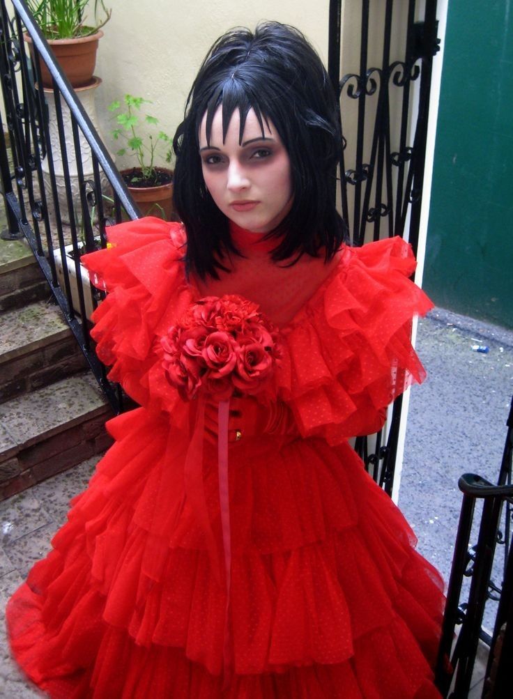 Pin by Natalia Odio on Lydia deetz | Beetlejuice costume, Beetlejuice ...