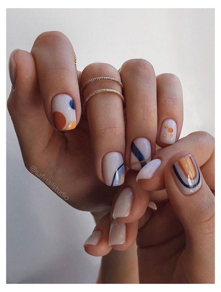 Although long nails are super in, many of us have naturally short nails. I used to think short nails were useless, but I now realize that there are so many cute designs for short nails! The Short Nail Manicure, Unghie Sfumate, Retro Nails, Minimal Nails, Short Nail Designs, Dream Nails, Funky Nails, Chic Nails, Short Acrylic Nails