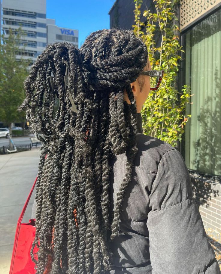 Havana Twist Crochet, Invisible Locs, Marley Twist Hairstyles, High Bun Hair, Ideas For Long Hair, Crochet Braiding Hair, Havana Twist, Big Box Braids Hairstyles, Marley Hair