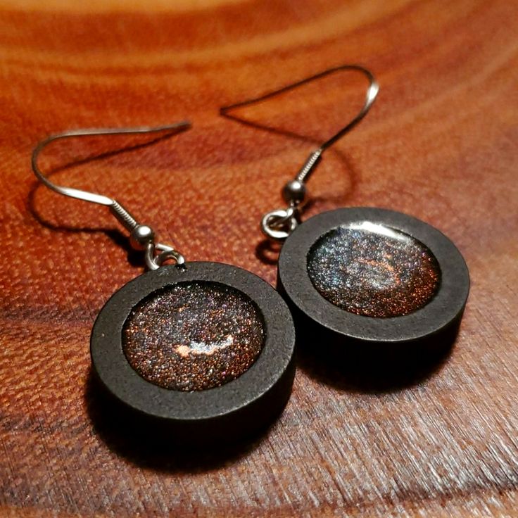 Habdmade Wood Earrings And Colores Resin Brand New Never Worn Black Minimalist Earrings For Jewelry Making, Black Resin Party Jewelry, Handmade Black Circular Jewelry, Black Resin Dangle Jewelry, Handmade Black Round Earrings, Elegant Black Resin Earrings, Black Hypoallergenic Resin Earrings, Black Resin Drop Earrings, Artisan Brown Wood Earrings