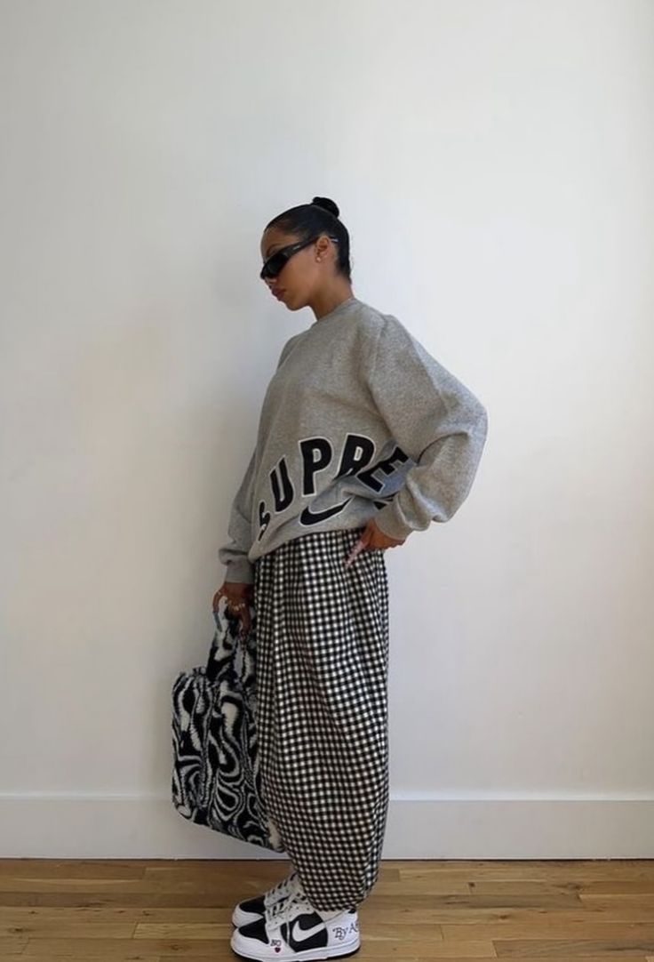 Wuzgood Outfits, Tee And Dress Outfit, Feminine Streetwear Aesthetic, Wuzg00d Outfits, Monochrome Summer Outfit, Genderless Aesthetic, Spring Street Fashion, Streetwear 2024, Spring Basics