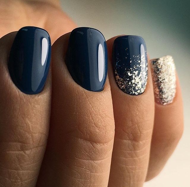 Gel Nails Ideas For Older Women, Short Nails Acrylic Dark Colors, Shellac Nails Winter 2023, Navy Dipped Nails, Short Gel Nails Winter 2023, Navy Blue And Glitter Nails, Navy Colored Nails, Winter Gel Dip Nails, Navy Blue Dip Nail Ideas