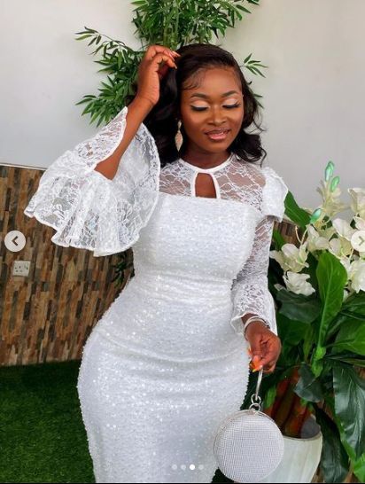 Lace Dress Styles Nigerian, Lace Gown Styles Nigerian, White Lace Dress Long, White Lace Dress Short, Lace Dress Classy, Nigerian Lace Styles Dress, Nigerian Lace Styles, African Fabric Dress, Lace Gown Styles