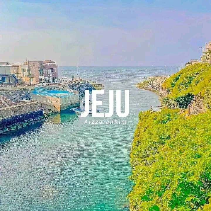 an aerial view of the water and buildings in jeju, as seen from above