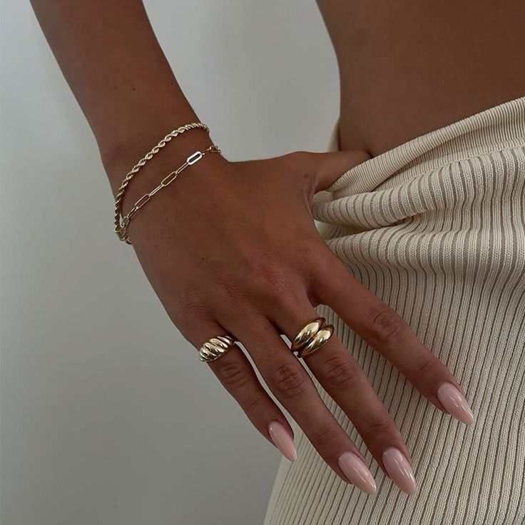 Gold Rings Inspo Aesthetic, Chunky Jewellery Aesthetic, Gold Ring Stack Chunky, Clean Girl Jewelry, Preppy Jewelry, Ringe Gold, Chunky Jewelry, Jewelry Fashion Trends, Classy Jewelry