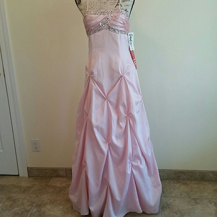 Nwt. Steppin' Out Pink Juniors 7/8 Prom Dress. Make Offer. Item #5. Fancy Old Dresses, Girly Prom Dress, Barbie Dresses From Movies, Kat Stratford Prom Dress, Prom Dress 2000s, 2000 Prom Dress, Prom Dresses Y2k, Vintage Prom Dresses 90s, 2000s Prom Dress