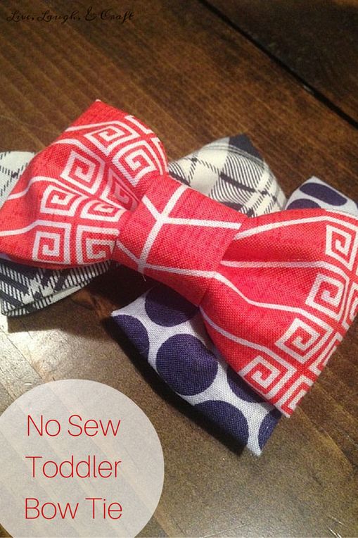 a close up of a bow tie on a wooden table with the words no sew toddler bow tie