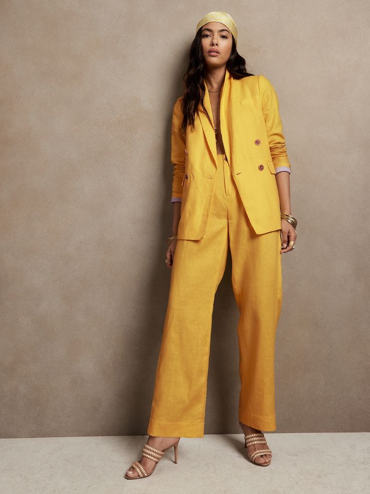 Meticulously crafted with lightweight linen, this luxurious blazer breathes with an unlined back that's perfect for warmer climes.  With an at-ease silhouette and finely tailored details like a double-breasted closure, it strikes a balance between re Linen Suits Women, Pant Suits For Women, Yellow Umbrella, Summer Wedding Guests, Linen Suits, Guest Attire, Wedding Attire Guest, Linen Suit, Wedding Guest Dress Summer