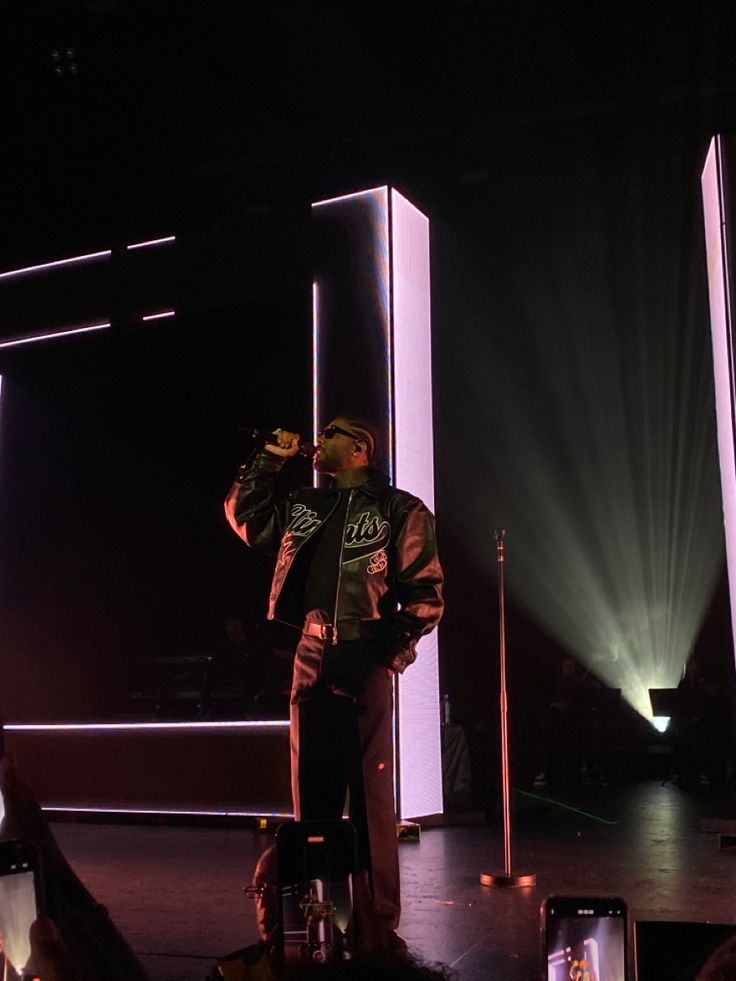 Concert visual Brent Aesthetic, Brent Concert, Brent Faiyaz Concert, Brent Faiyaz Aesthetic, Baby Brent, Future Concert, Rap Concert, Drake Photos, Brent Faiyaz