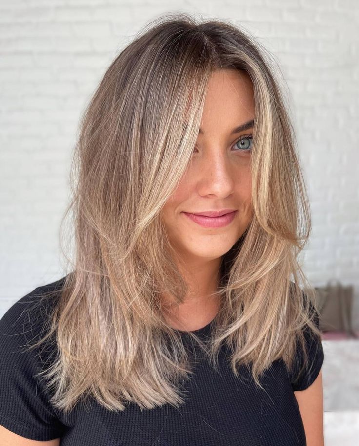 Mid Length Hair Long Layers Face Framing, Autumn Mid Length Hair, Medium Length Hair For Thinner Hair, Mid Length Hairstyle Women Fine Hair, Fine Hair Cuts Medium Length, Hair For Fine Straight Hair, Layers Fine Hair Medium, Front Layer Haircut Face Framing, Medium Length Hair With A Lot Of Layers