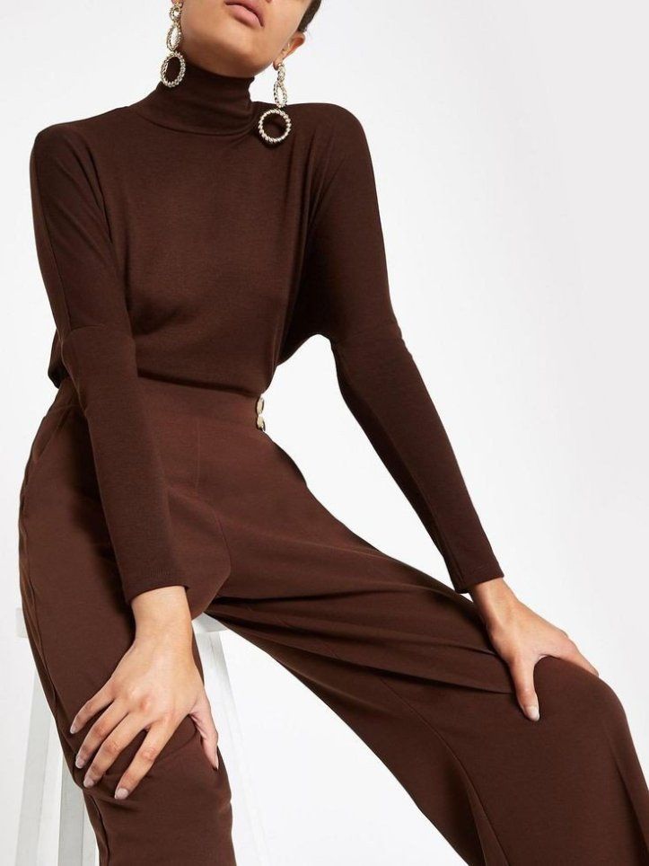 Everything you need to know about monochromatic outfits ♡ – Cecily Brown Top Outfit, Casual Attire For Women, Monochromatic Fashion, Batwing Sleeve Top, Monochromatic Outfit, Monochrome Outfit, Monochrome Fashion, Brown Outfit, Brown Pants