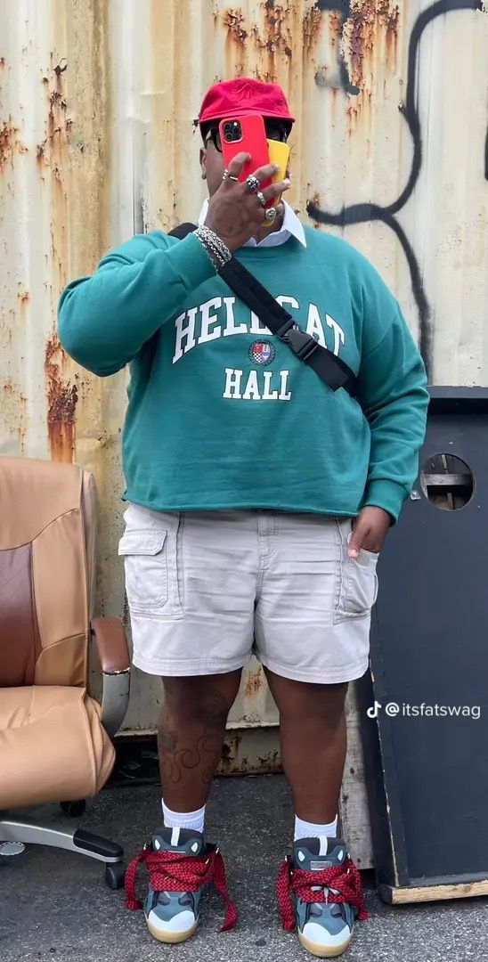 Fat Boys Fashion Men, Fat Men Outfit, Fat Guy Outfits, Big Men Style, Chubby Men Fashion, Fat Guy Fashion, Streetwear Plus Size, Plus Size Streetwear, Rain Outfit