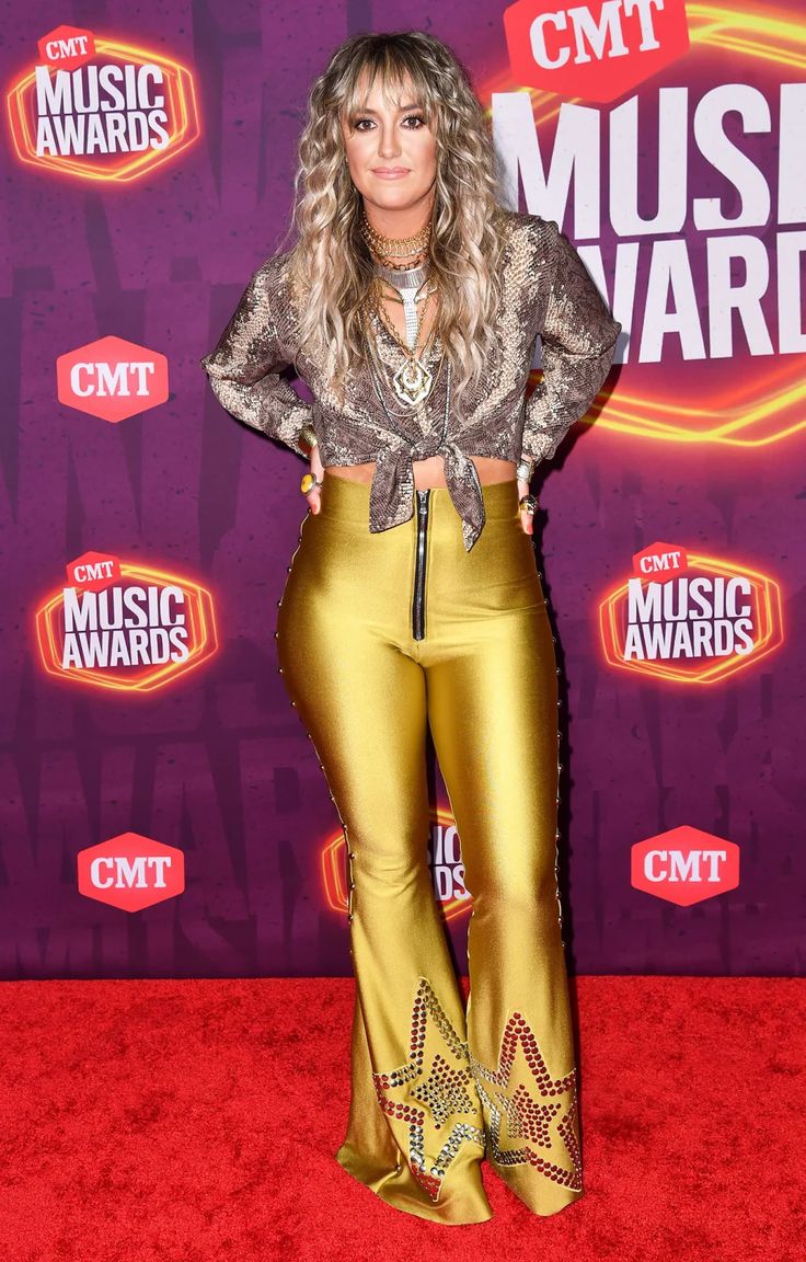 the singer poses on the red carpet at the cmt music awards