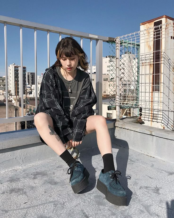 Creeper Shoes Outfit Grunge, Demonia Summer Outfit, Platform Creepers Outfits, Demonia Creepers Outfit, Outfits With Creeper Shoes, Tuk Creepers Outfit, Outfits With Creepers, Creeper Shoes Outfit, Creepers Shoes Outfit