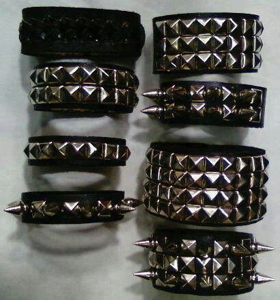 Studded bracelets Stile Punk Rock, Nikki Sixx, Mötley Crüe, Estilo Punk, Negroni, Funky Jewelry, Leather Bracelets, Gothic Jewelry, Dream Jewelry