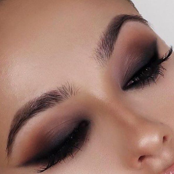 Black Eyes Makeup, Fire Eyeshadow, Eye Makeup Hacks, Machiaj Smokey Eyes, Trucco Smokey Eye, Smokey Liner, Black Smokey Eye Makeup, Black Eye Makeup, Dark Eye Makeup