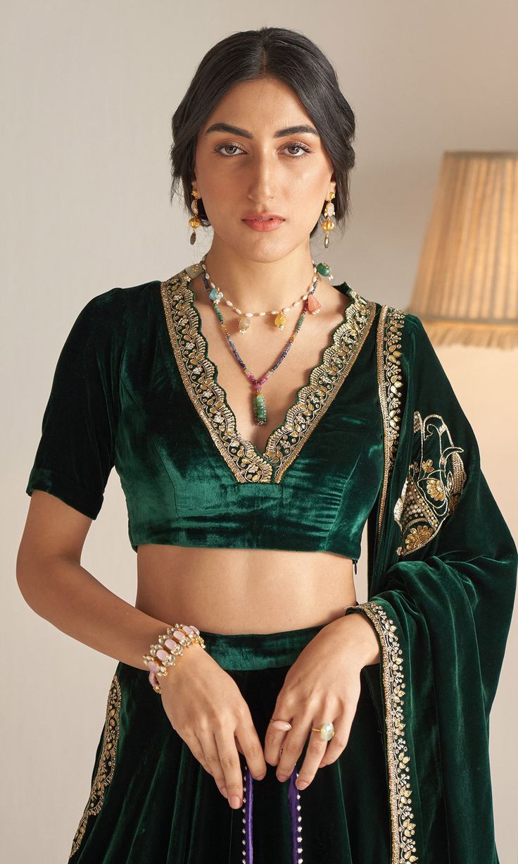 Green Velvet Lehenga, Velvet Blouse Designs, Wedding Dresses Styles, Blouse Sleeves Design, Velvet Blouse Design, Emerald Green Fabric, Lengha Blouse Designs, New Saree Blouse Designs, Latest Model Blouse Designs