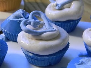 cupcakes with white frosting and blue icing