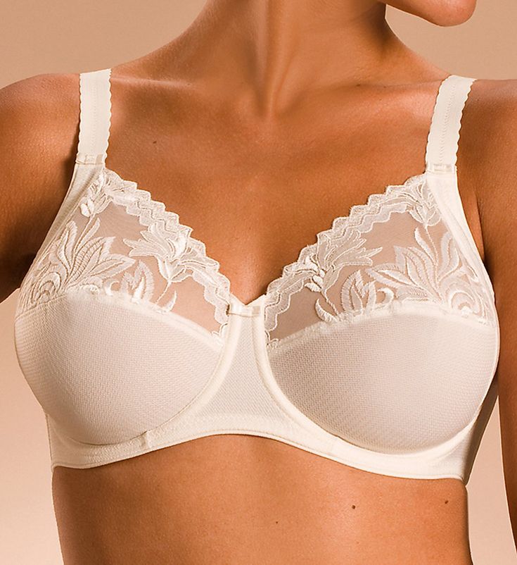 This underwire bra is both sexy and extremely comfortable! Seamed, multi-part cups help direct your breasts forward and give incomparable lift, separation and support. Multi-part, unlined (unpadded) cups with deep underwires shape and support your breasts. Horizontal cup seams give a more conical or projected shape. Side panels move breast tissue from underneath the arms to a forward position. Arched, wide center panel is more comfortable if you have a high tummy. Beautiful scalloped edges along 38g Bras, Chantelle Bras, Underwire Bras, Woman Loving Woman, Pretty Bras, White Bra, Big Bra, White Bras, Full Cup Bra