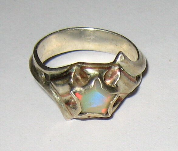 NATURAL SOLID AUSTRALIAN OPAL (HYDROPHANE CRYSTAL) IN STERLING SILVER RING WITH BRASS AND COPPER DETAILS   RING DETAIL INSPIRED BY WONDER WOMAN SIZE ~ 6.5 SETTING height ~ 5mm BAND width ~ 4.3mm STONE DETAIL SIZE ~ 7mm PENTAGON NATURAL SOLID AUSTRALIAN CRYSTAL OPAL  THIS ONE OF A KIND (NEVER CAST) SILVER RING HAS A LOW PROFILE DESIGN TO PREVENT CATCHNG AND SNAGGING. INSPIRED BY WONDER WOMAN MADE WITH THE "PERSON ON THE GO" IN MIND. WE BELIEVE YOU DON'T HAVE TO SACRAFICE FUNCTION FOR FASSION SO L Raw Silver Jewelry, Stone Setting Jewelry Design, Halo Setting Ring, Soldered Metal Jewelry, Resin And Metal Jewelry, Made Jewelry, Cool Rings Women, Natural Rings, Jewelry Metalsmithing