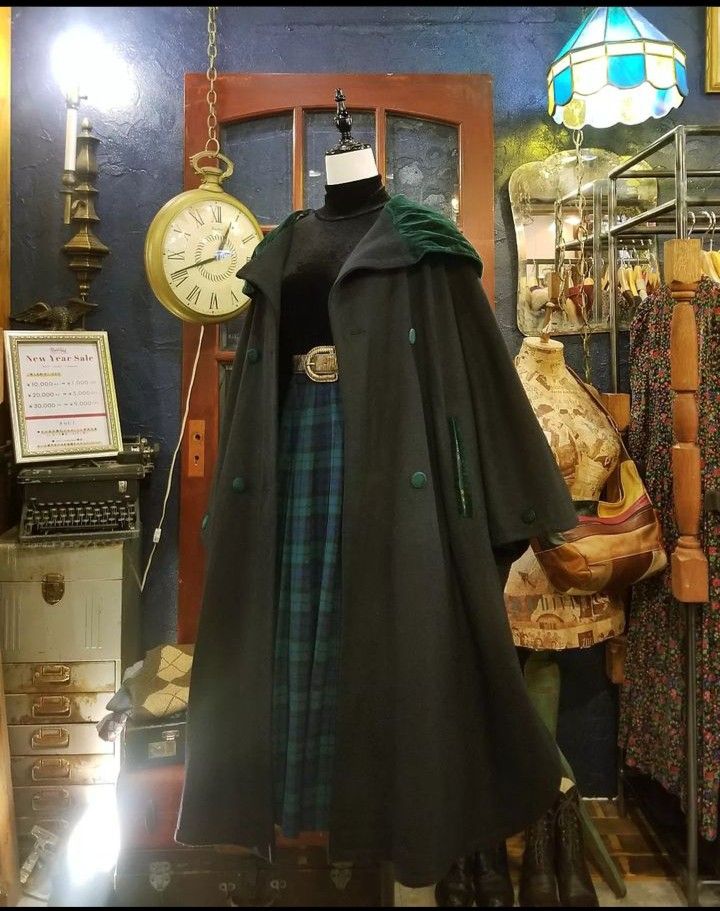 Witch Dark Academia, Wizarding World Aesthetic Outfits, Dark Academia Overalls, Botany Scholar Clothing, Magiccore Outfit, Sorcerer Aesthetic Outfit, Wizard Aesthetic Outfit, Hogwarts Professor Outfit, Wizard Core Outfit