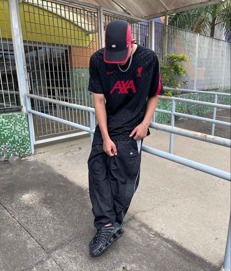 Black Tns Outfit, Tns Outfit, Black Tns, Streetwear Fashion Outfits, Streetwear Fashion Men, Football Jersey Outfit, Drip Outfit Men, Retro Football Shirts, Nike Tn