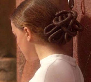 Padme' hair. This is soooo the next step up from a bun. Padme Costume, Star Wars Hair, Battle Of Geonosis, Star Wars Padme, Battle Arena, Star Wars Halloween, Padme Amidala, Star Wars Celebration, Star Wars Party