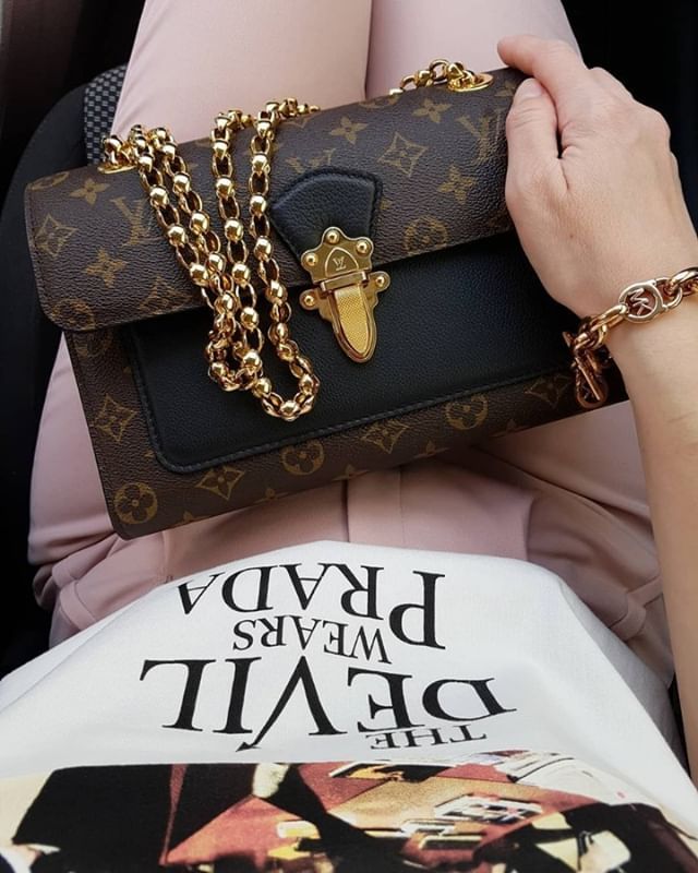 #louisvuitton Leather Monogram, Crossbody Handbags, Devil Wears Prada, Luxury Purses, Dior Handbags, Lv Handbags, Chic Bags, Bvlgari Bags, Monogrammed Leather