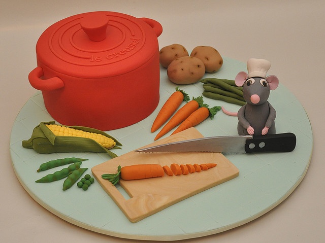 a plate with vegetables and a mouse on it that says cooking school veggie haters