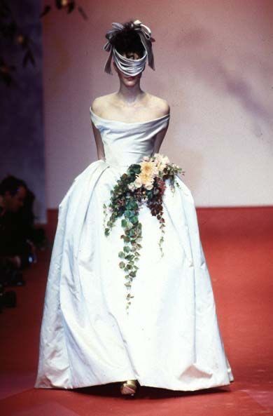 High End Homo on Twitter: "when i die bury me in vivienne westwood ss97… " Vivienne Westwood Wedding Dress, Vivienne Westwood Wedding, Vivienne Westwood Fashion, Runway Fashion Couture, Vivienne Westwood Dress, Chique Outfits, White Wedding Dress, Doutzen Kroes, Gisele Bündchen