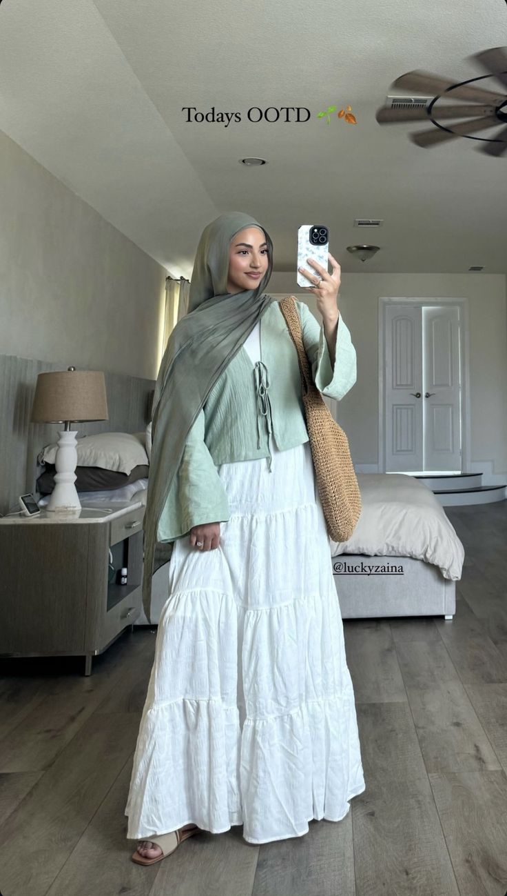 Hijabi Summer Outfits, Modest Outfits Muslim, Outfits Muslim, Hijab Fits, Modest Girly Outfits, Stylish Outfits Casual, Stile Hijab, Modest Casual Outfits, Hijabi Fits