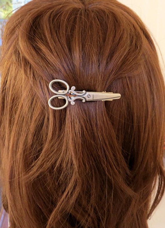 Scissor hair clip. Unique Hair Accessories, French Hair, French Barrette, Funky Jewelry, Unique Hairstyles, Bijoux Diy, Hair Pin, Dream Jewelry, Pretty Jewellery