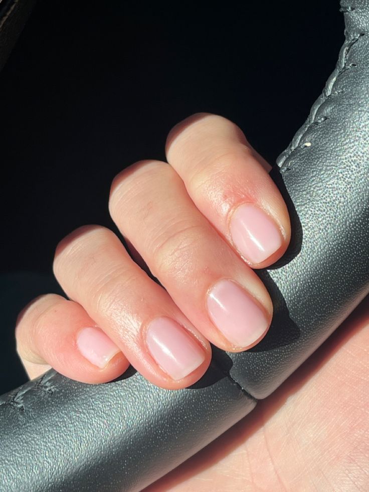 Short Nails With Clear Polish, Aesthetic Short Natural Nails, Clear Clean Nails, Really Natural Nails, No Nails Hand, Clean Nails Look Short, Clear Nail Polish Aesthetic, Clean Nails No Polish, Clean Nails Aesthetic Short