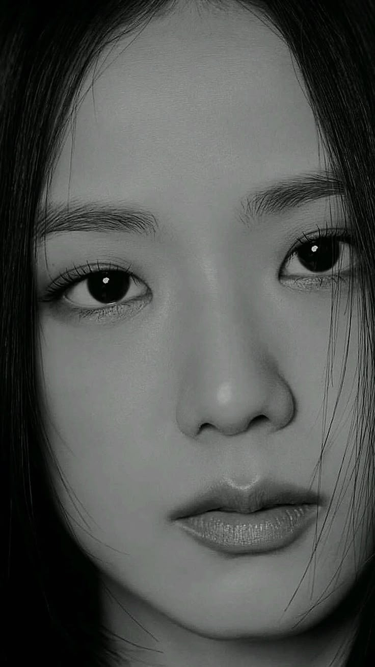 Jisoo Pencil Sketch, Jisoo Drawing Easy, Jisoo Blackpink Drawing, Jisoo Sketch, Jisoo Drawing, Jisoo Pics, Heart Shaped Lips, Dotted Drawings, Dream Drawing