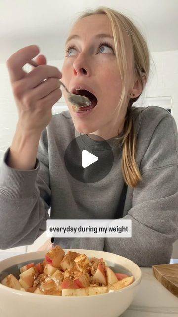 a woman eating food from a bowl with a spoon in her mouth and the caption reads, every day during my weight