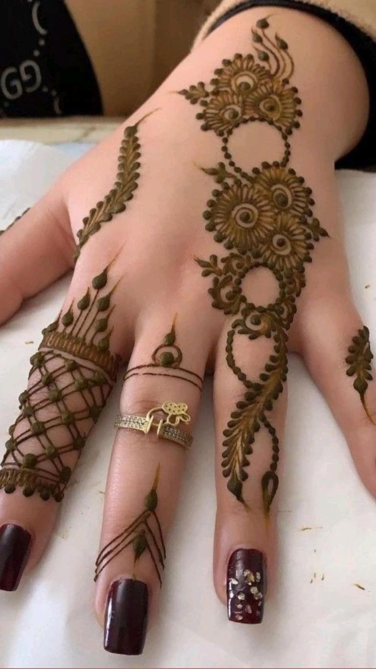 Mehandi Designs For Kids, Simple Henna Designs Hand, Baby Mehndi Design, Beautiful Simple Mehndi Design, Simple Mehendi Designs, Henna Tattoo Designs Hand, Rose Mehndi Designs, Mehndi Designs For Kids, Very Simple Mehndi Designs