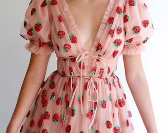 Turner Dress, White Lace Fabric, Strawberry Dress, Short Sleeve Maxi Dresses, Mode Inspo, Dress Silhouette, Maxi Dress With Sleeves, Birthday Dresses, Dream Dress