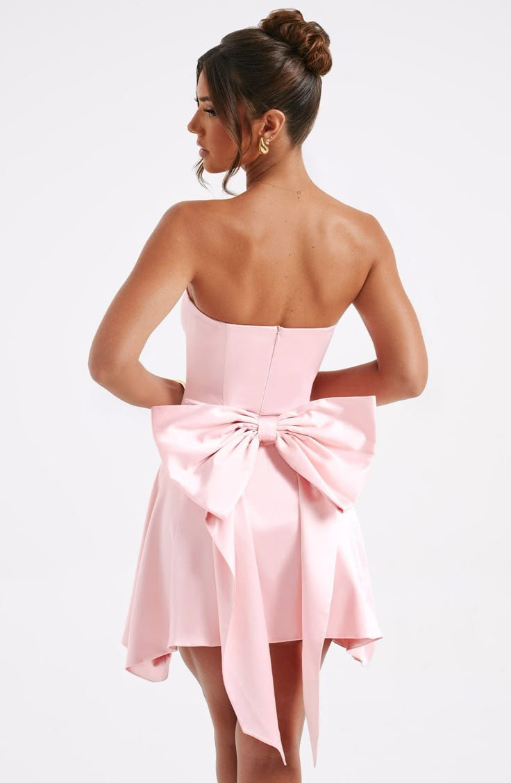 The Freja mini dress is party perfection. Crafted in luxurious stretch satin, this beautiful design is strapless with a corseted bodice and flirty, flouncy skirt. A dramatic bow to the back finishes the look. 



Colour: Blush.

Luxury stretch satin.

Oversized bow to back.

Strapless.

Corset body.

Zip fastening to reverse.

Mini length.

Model is an XS and is wearing an XS.

 Size: XS, S, M, L, XL, XXL Homecoming Dresses Corset, Cute Homecoming Dresses, Maxi Dress Sale, Strapless Corset, Sparkle Dress, Blush Dresses, Grad Dresses, Dresses By Length, Hoco Dresses