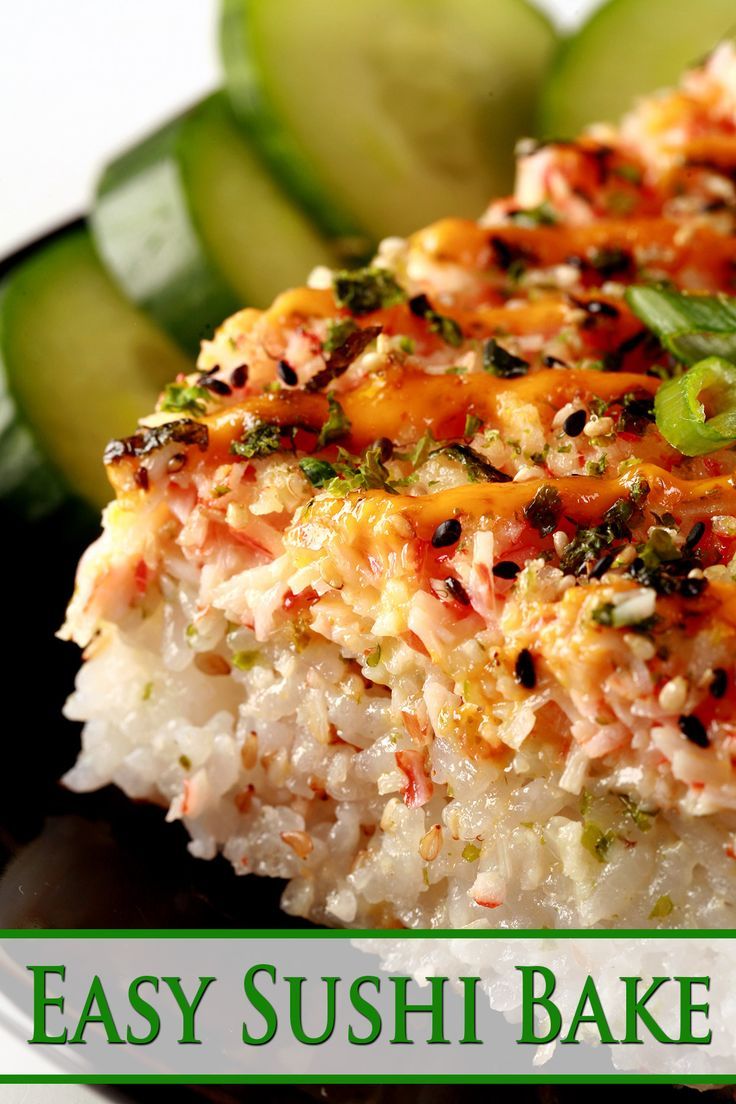 A close up view of a serving of sushi bake. Surimi Sushi, Sushi Casserole, Easy Sushi Bake, Recipes Sushi, Gluten Free Sushi, Sushi Bake Recipe, California Maki, Sushi Recipes Homemade, Maki Roll