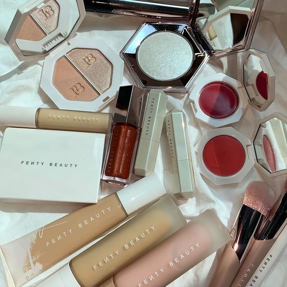 Rihanna Makeup, Makeup Collection Goals, Best Makeup Brands, Indie Makeup, Makeup Supplies, Top Makeup Products, Makeup Needs, Fancy Makeup, Vintage Makeup