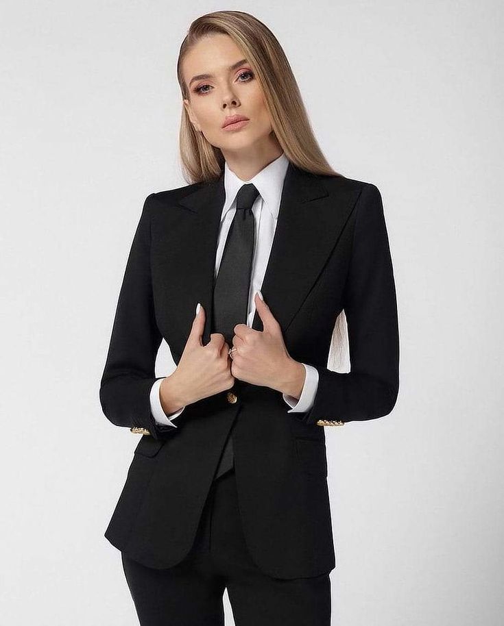 Women Suit And Tie, Female Tux, Stylish Business Outfits, Women In Tie, Women Wearing Ties, Look Formal, Tie Women, White Shirts Women, Stylish Women Fashion