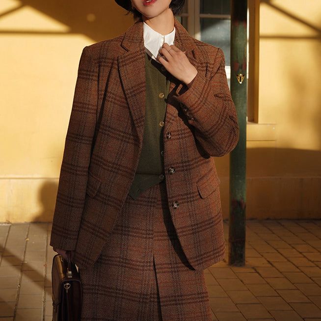 英国格子柄レトロウールジャケットとウールス��カート Plaid Blazer With Suit Collar And Pockets, Plaid Wool Blazer With Suit Collar, Classic Wool Long Sleeve Skirt Suit, Retro Notch Lapel Blazer For Fall, Plaid Single-breasted Outerwear With Suit Collar, Retro Single-breasted Fall Blazer, Retro Single-breasted Blazer For Fall, Fall Plaid Blazer With Pockets, Plaid Blazer With Pockets For Fall