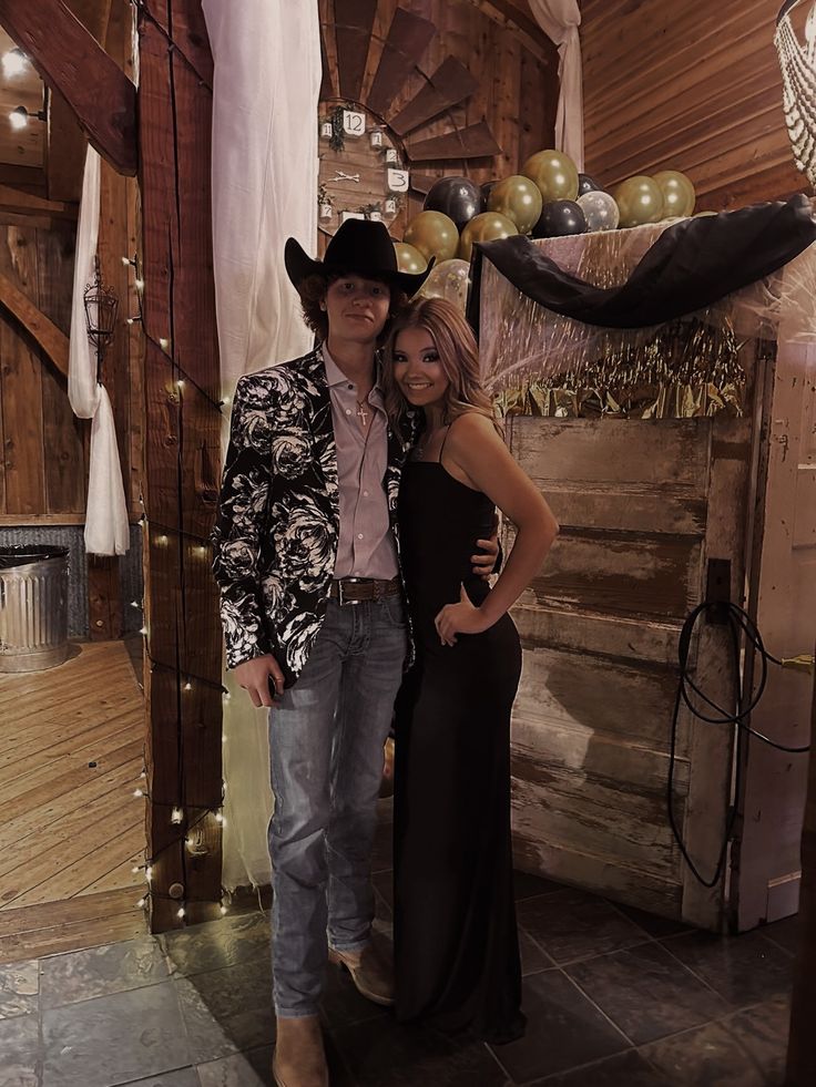 Western Prom Pictures, Prom Dresses Country, Prom Dress With Boots, Western Prom Dresses, Country Prom Dresses, Couples Prom Outfits, Cowboy Formal, Western Formal Dresses, Cowboy Prom