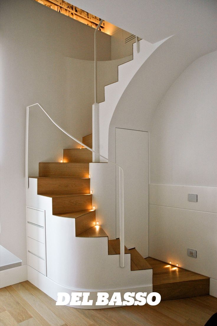 https://www.delbasso.it/ Staircase Ideas Modern, Modern Staircase Ideas, Staircase In Living Room, Railing Wood, Modern Staircase Railing, Stairs Designs, Home Decor Stairs, Spiral Stairs Design, Decor Stairs