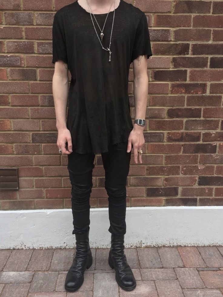 Edgy Guy Outfits, Pop Punk Outfits, Punk Outfits Men, Summer Goth Outfits, Soft Boy Outfits, Goth Streetwear, Androgynous Look, Goth Guys, Black Tees